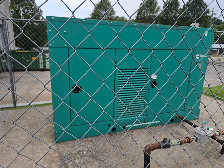 More Photos Of 101 Industrial Dr, Bristol Distribution For Lease