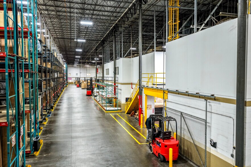 More Photos Of 121 Plantation Oaks Dr, Thomasville Manufacturing For Lease