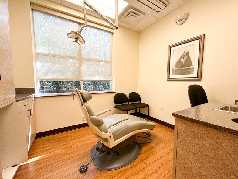 More Photos Of 662 Veterans Pky, Clayton Medical For Sale