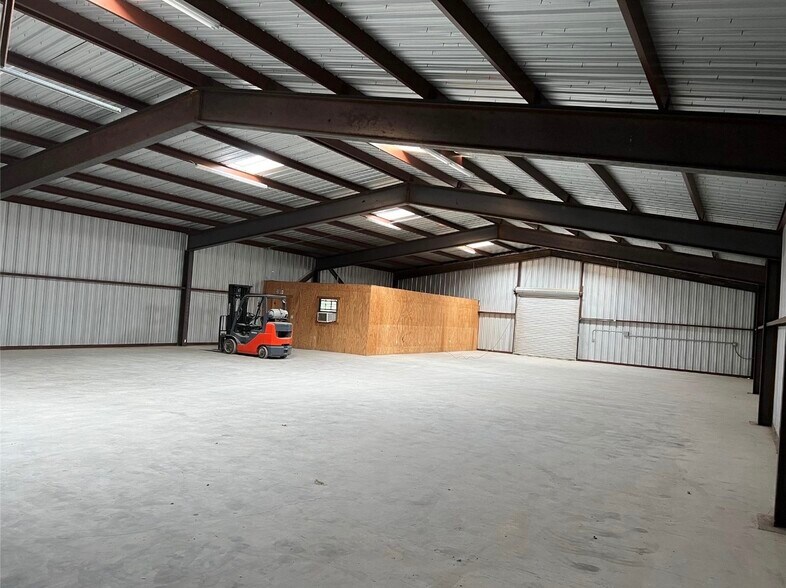 More Photos Of 411 Lee Rd, Mineral Wells Warehouse For Sale