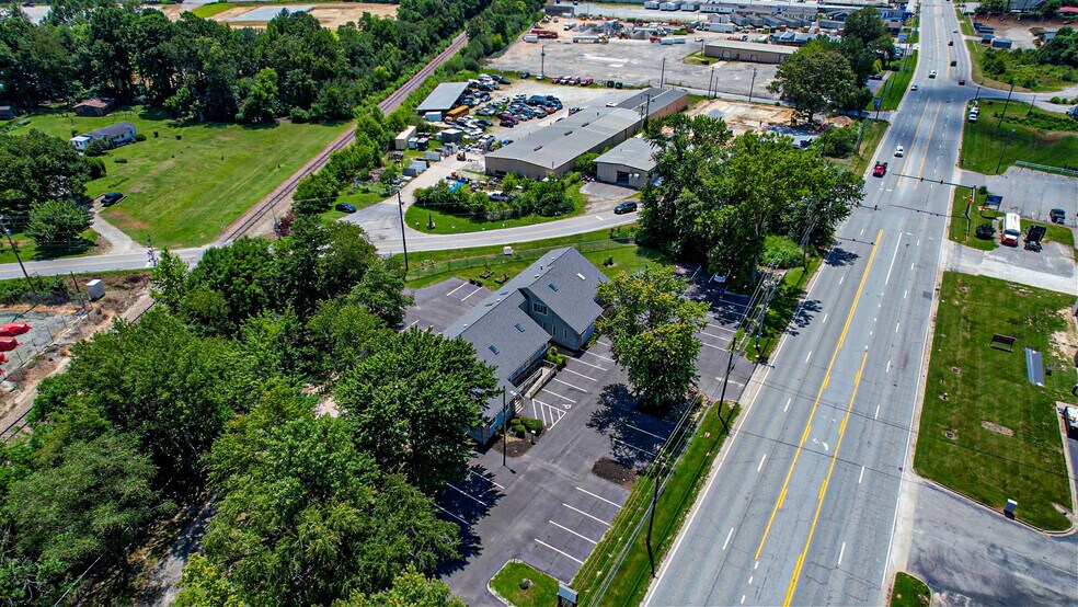 More Photos Of 5030 Hendersonville Rd, Fletcher Office For Sale
