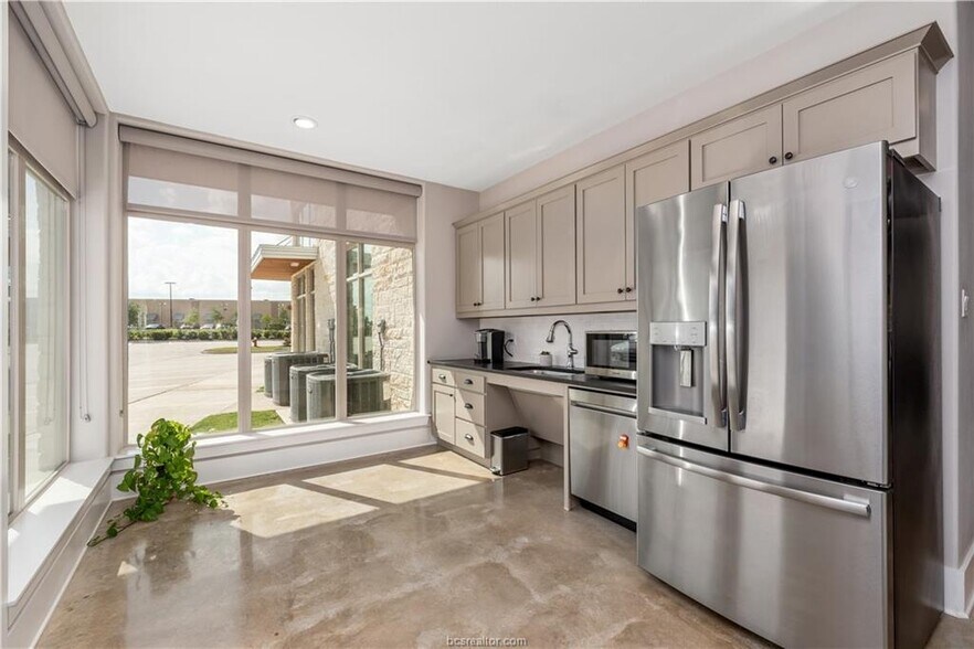 More Photos Of 1645 Greens Prairie Rd W, College Station Office For Sale