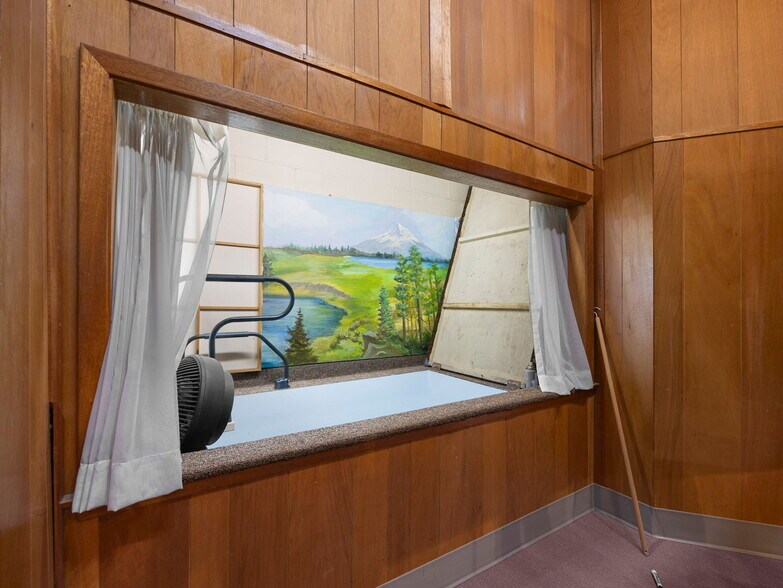 More Photos Of 39590 Pioneer blvd, Sandy Religious Facility For Sale