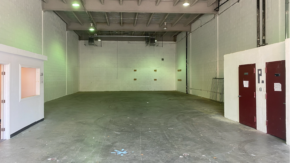 More Photos Of 347 37th St, Brooklyn Warehouse For Lease