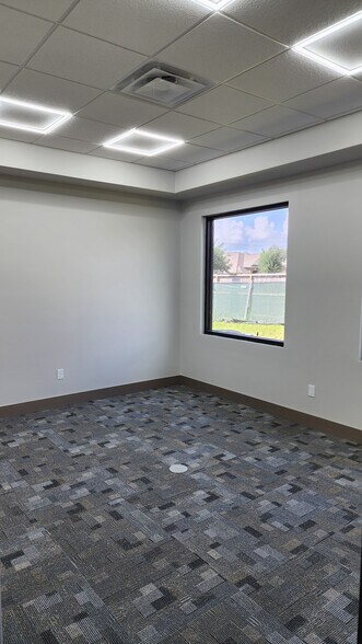 More Photos Of 1849 Forest Park Ln, Pearland Medical For Sale