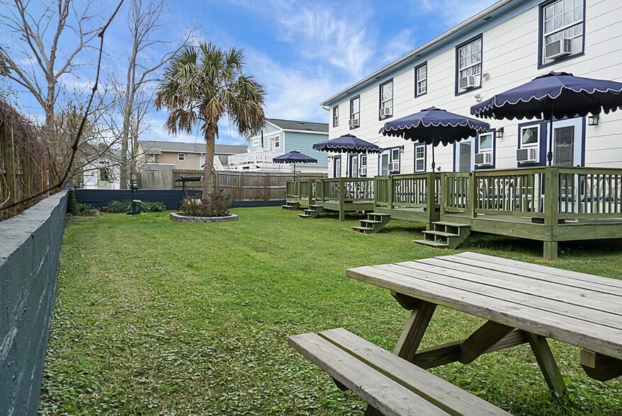 More Photos Of 205 Harper Ave, Carolina Beach Hotel For Sale