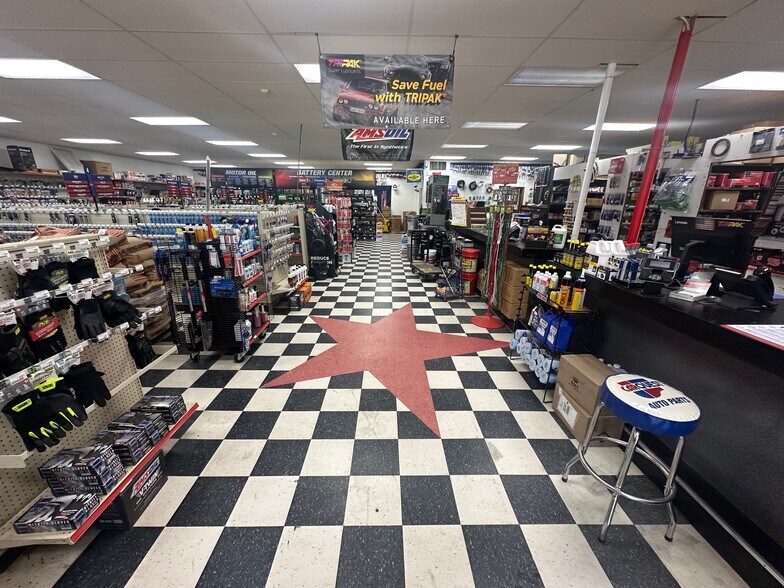 More Photos Of 1017 N Washington St, Ardmore Freestanding For Sale