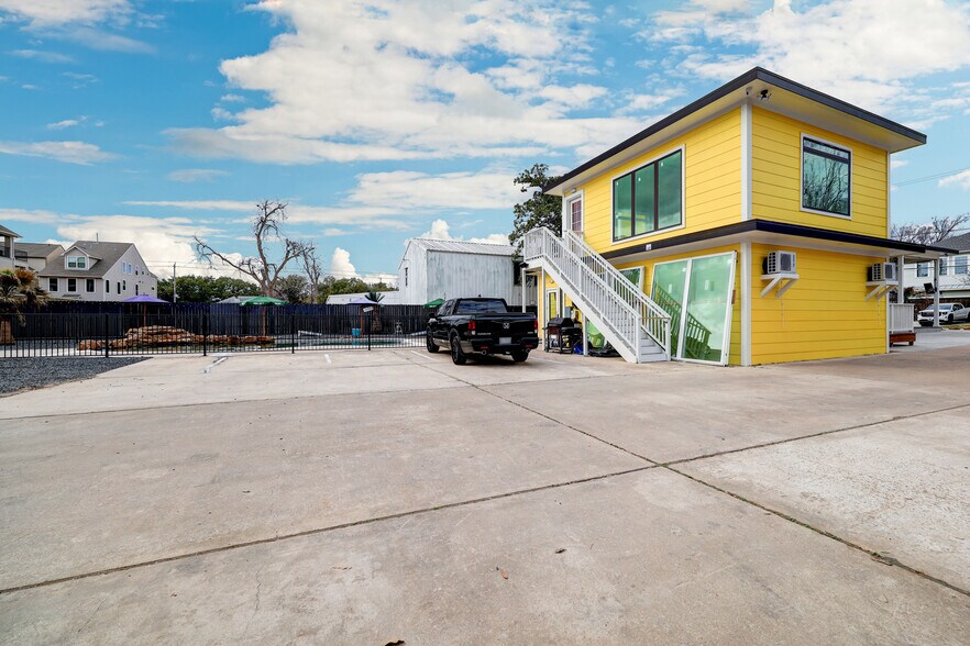 More Photos Of 963 Judiway St, Houston General Retail For Lease