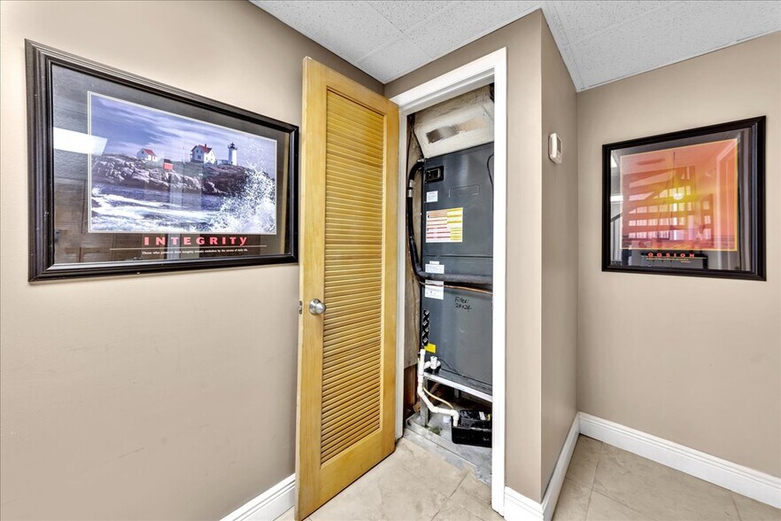 More Photos Of 6187 NW 167th St, Miami Lakes Office For Sale