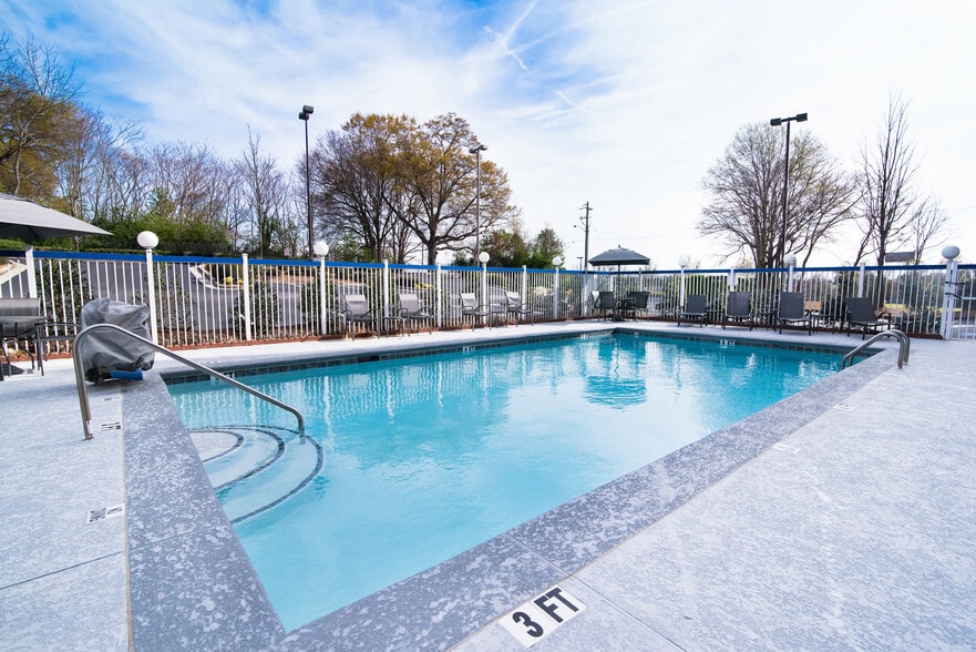 More Photos Of 2020 Sullivan Rd, Atlanta Hotel For Sale