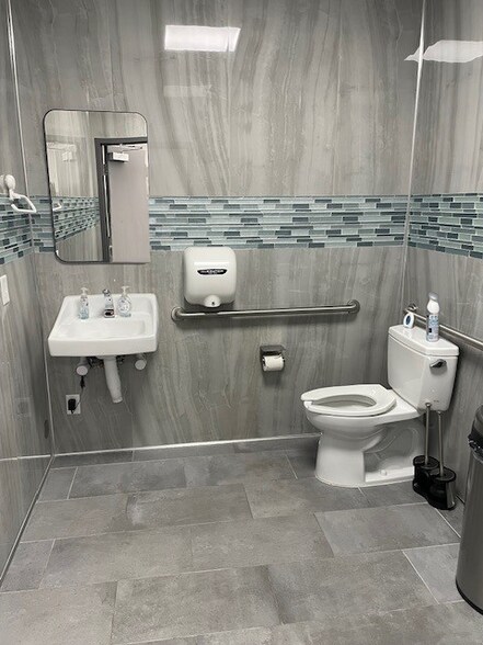 More Photos Of 905 SW 14th Ave, Delray Beach Flex For Lease