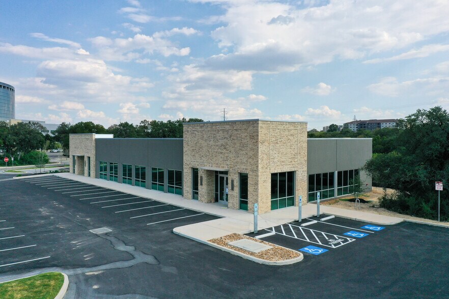 More Photos Of 19106 N Highway 281, San Antonio Medical For Lease