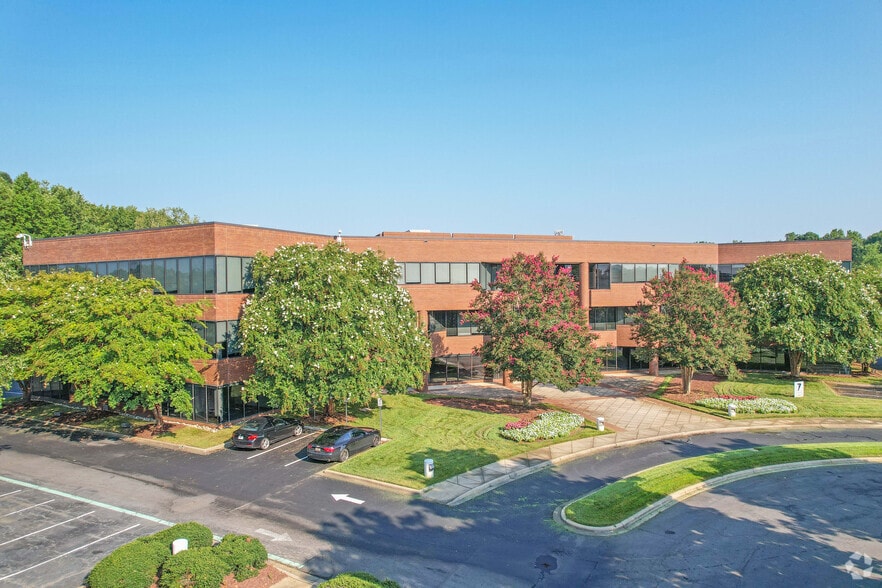 Primary Photo Of 5024 Parkway Plaza Blvd, Charlotte Office For Sale