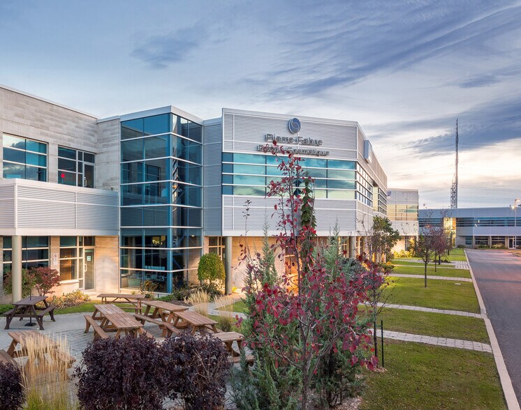 More Photos Of 9955 Rue De Châteauneuf, Brossard Office For Lease