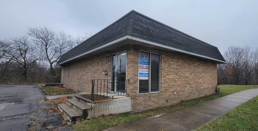 Primary Photo Of 11721 Bellaire Rd, Cleveland General Retail For Lease