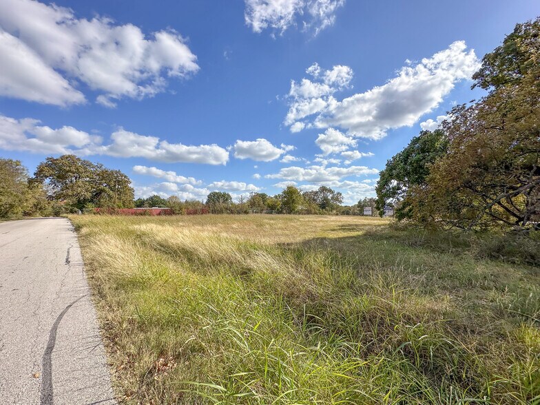 More Photos Of 1412 Mason Ln, Tool Land For Sale