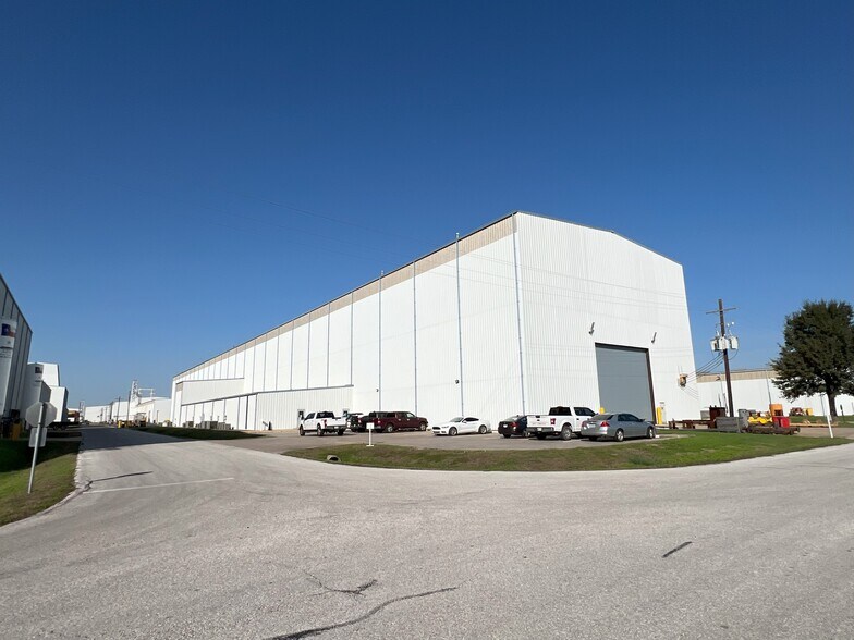 More Photos Of 6401 N Eldridge Pky, Houston Manufacturing For Sale