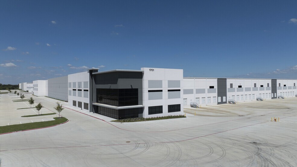 More Photos Of 1701 E Pleasant Pky, Wilmer Unknown For Lease