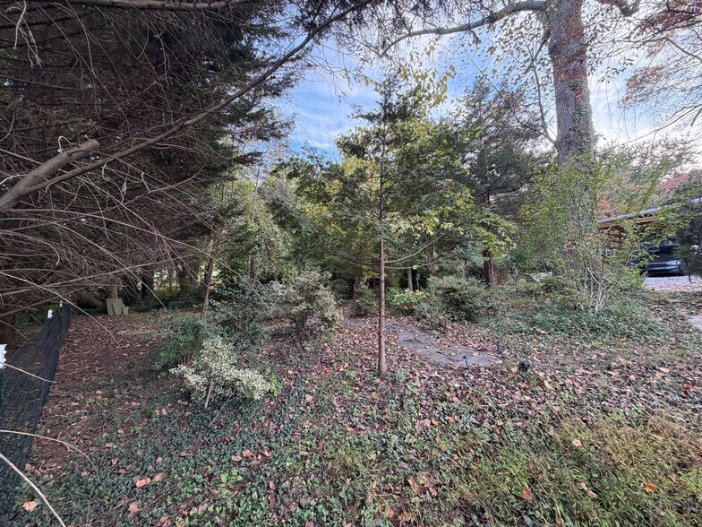 More Photos Of 35 Wilcox Rd, Tryon Apartments For Sale