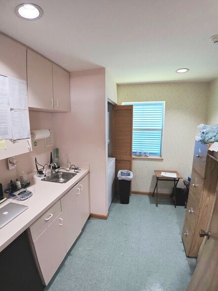 More Photos Of 1541 Prosperity Farms Rd, West Palm Beach Medical For Sale