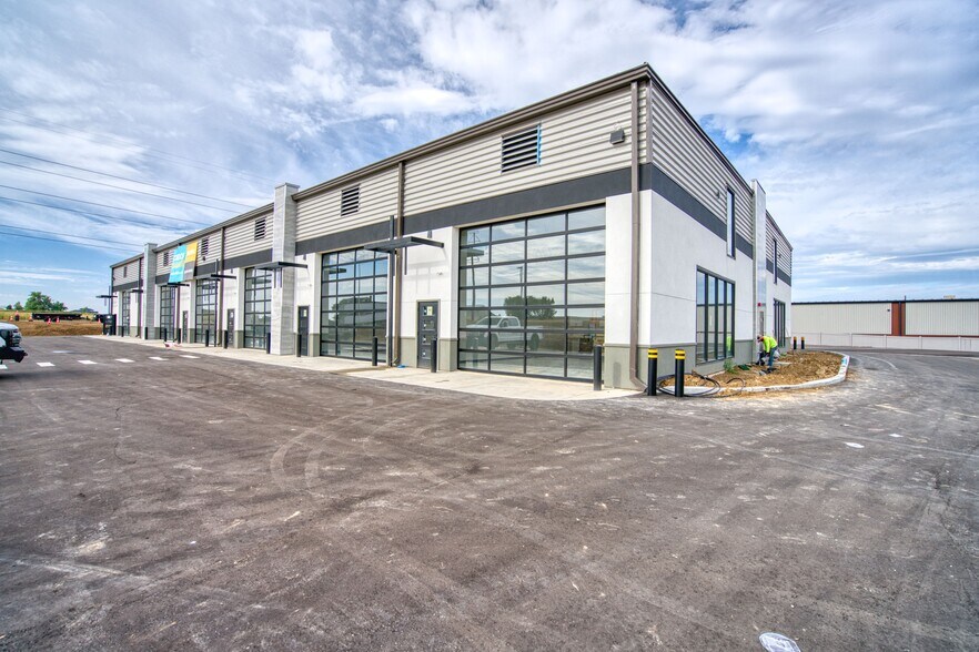 More Photos Of 168 Miller Dr, Dacono Flex For Lease