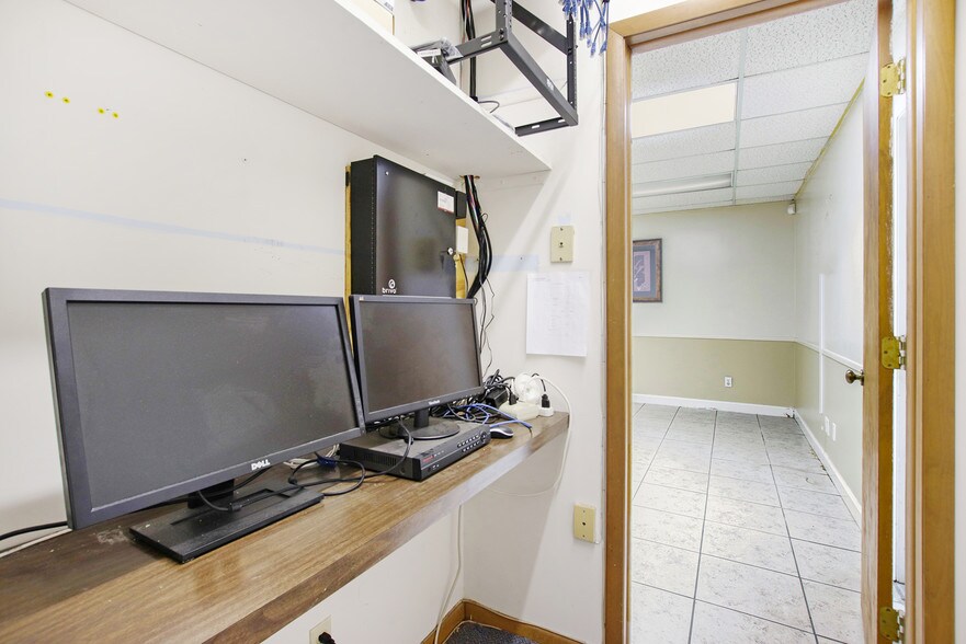 More Photos Of 710 1st Ave SW, Largo Office For Lease