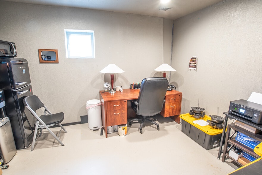 More Photos Of 5646 W Harrier Dr, Missoula Showroom For Sale