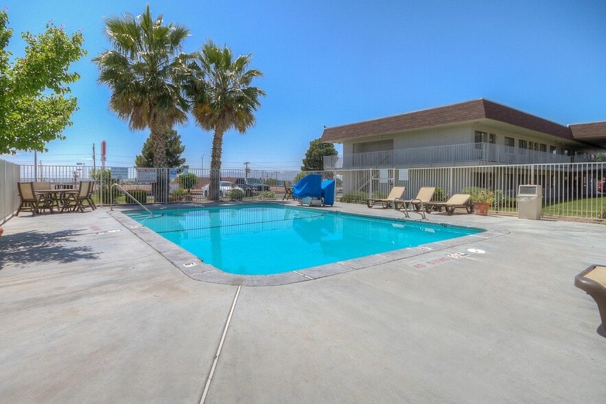 More Photos Of 11049 W Gateway Blvd, El Paso Hotel For Sale