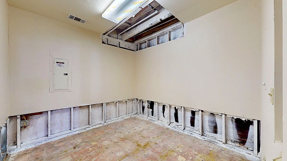 More Photos Of 3218-3220 Santa Fe St, Riverbank Storefront Retail Office For Sale