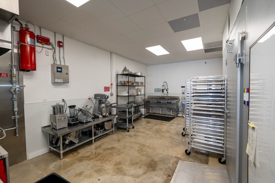 More Photos Of 300 SW 17th Ave, Miami Fast Food For Sale