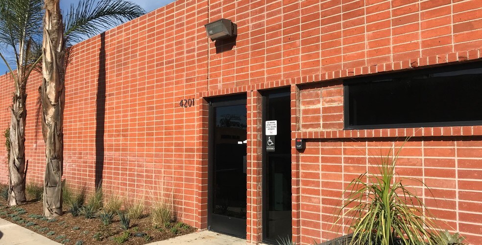 More Photos Of 4201 W Vanowen Pl, Burbank Light Distribution For Lease