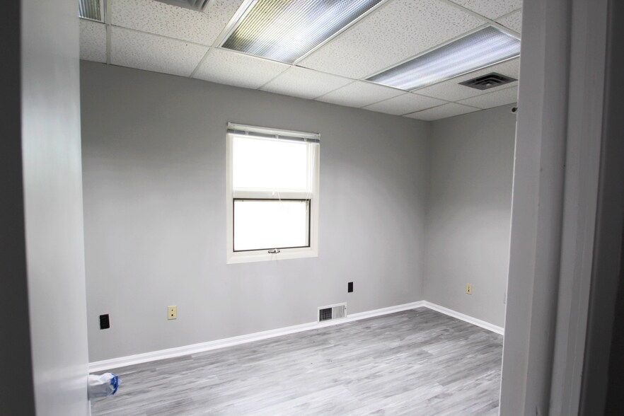 More Photos Of 799 N Court St, Medina Office For Lease