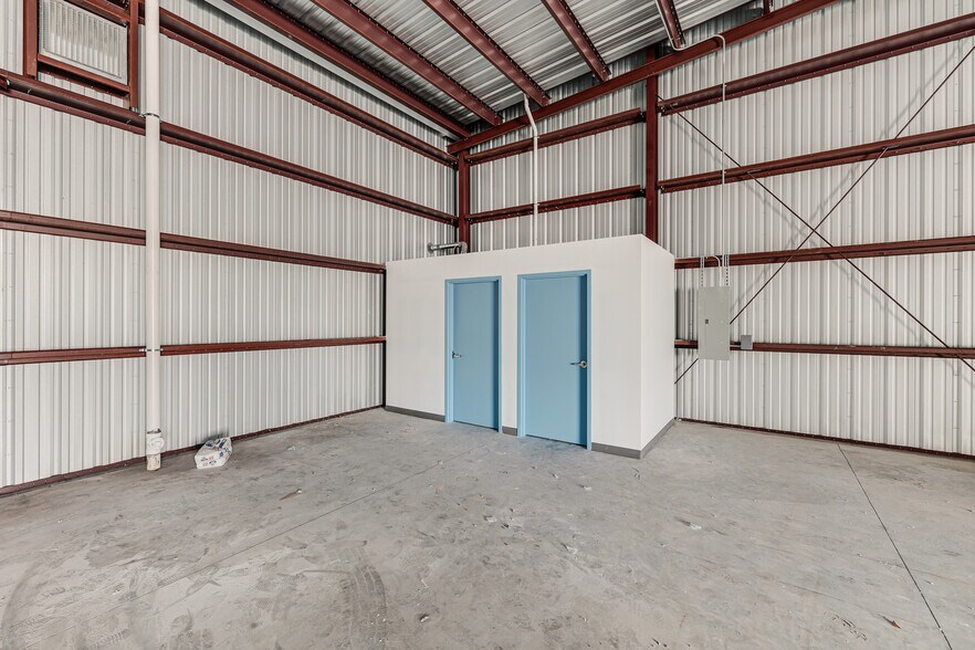 More Photos Of 621 NE 1st Ave, Pompano Beach Warehouse For Sale