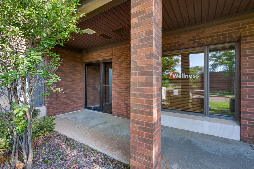 More Photos Of 822-826 S Hastings Way, Eau Claire Medical For Sale