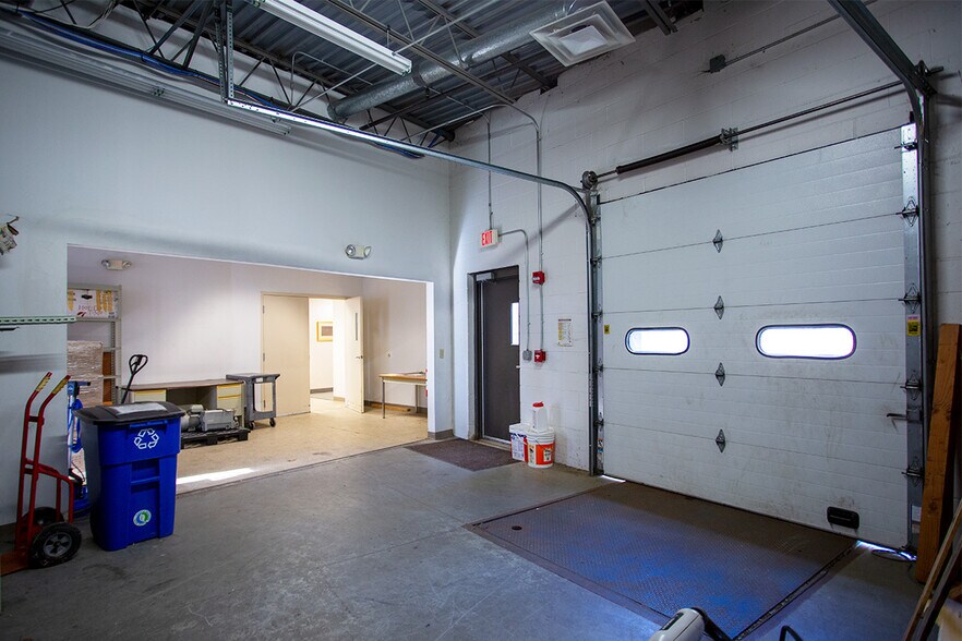 More Photos Of 11 Beaver Brook Rd, Littleton Light Manufacturing For Lease