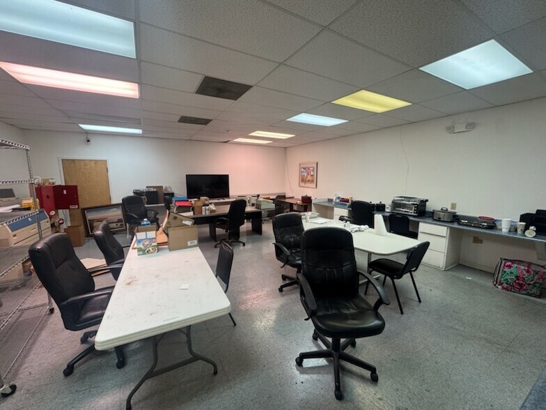 More Photos Of 2401 Plantation Rd NE, Roanoke Manufacturing For Sale
