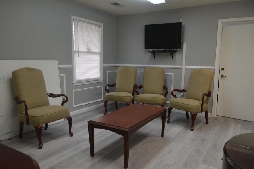 More Photos Of 8218 Hazelbrand Rd NE, Covington Office Residential For Sale