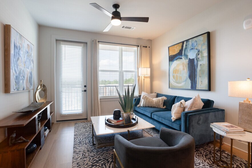More Photos Of 930 W Mallard Creek Church Rd, Charlotte Apartments For Lease