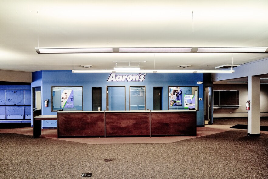 More Photos Of 2825 E Fourth Plain Blvd, Vancouver Freestanding For Lease