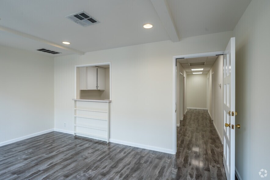 More Photos Of 13362 Newport Ave, Tustin Unknown For Lease