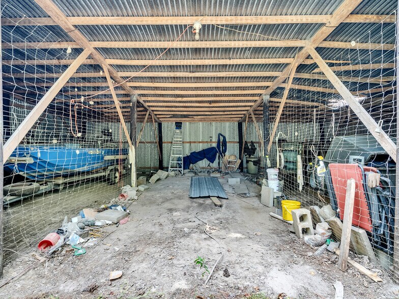 More Photos Of 280 Broken Arrow Marina, Livingston Hotel For Sale