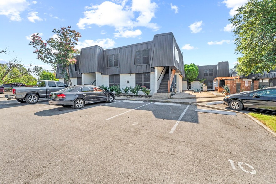 More Photos Of 1720 Wooten Park Dr, Austin Apartments For Sale