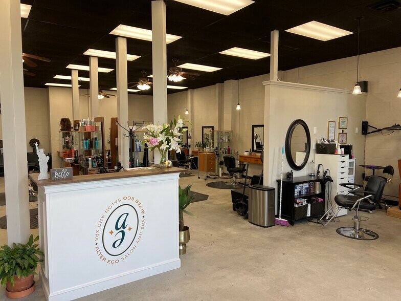 More Photos Of 20 NW 2nd St, Gresham Storefront Retail Office For Sale