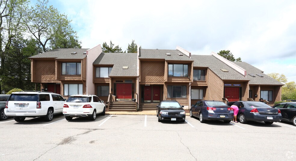 More Photos Of 400 Southlake Blvd, Richmond Office For Lease