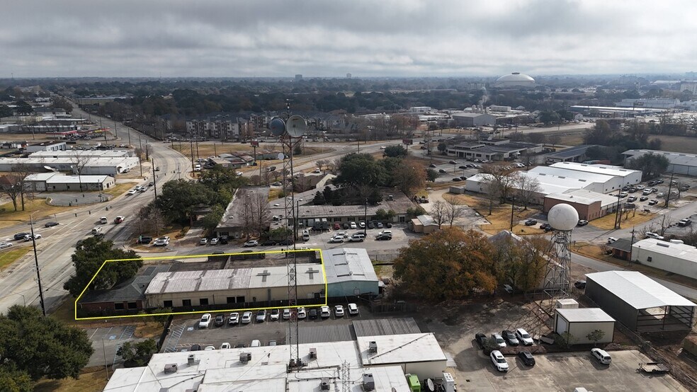 More Photos Of 1101 Eraste Landry Rd, Lafayette Flex For Lease