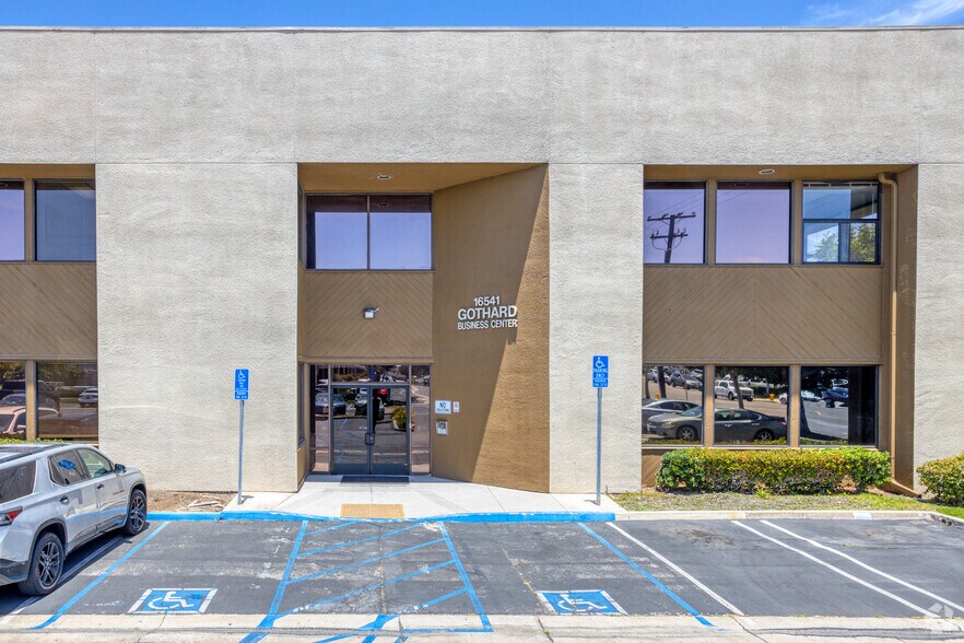 More Photos Of 16541 Gothard St, Huntington Beach Office For Lease