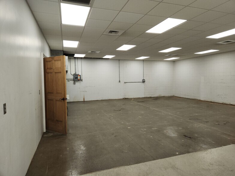 More Photos Of 929 Route 28, Kingston Light Manufacturing For Sale