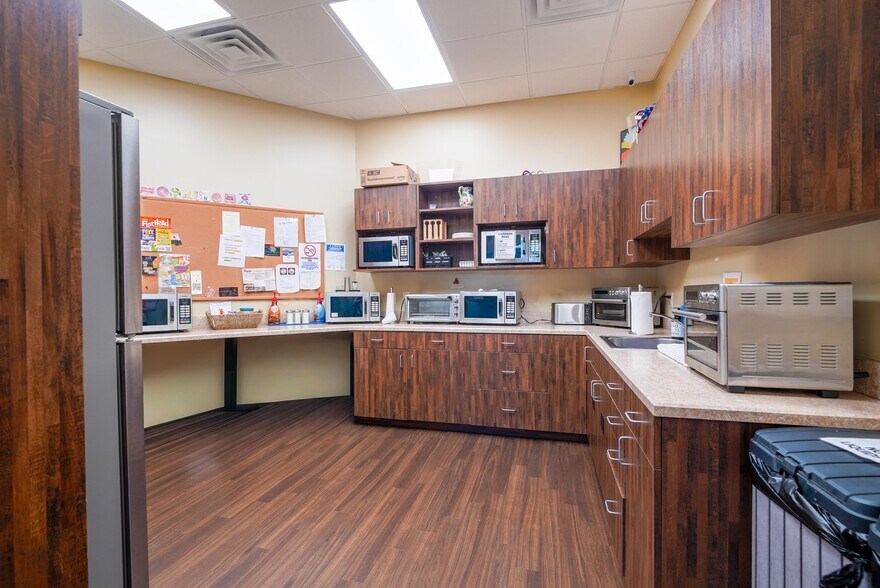 More Photos Of 1033 Dr Martin Luther King Jr St N, Saint Petersburg Medical For Sale