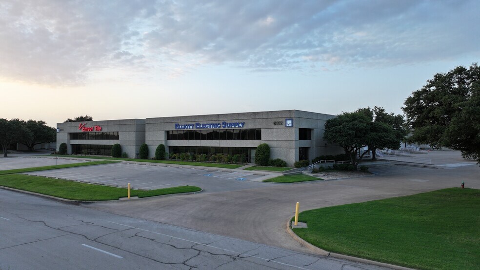 More Photos Of 6312 Airport Fwy, Fort Worth Distribution For Lease
