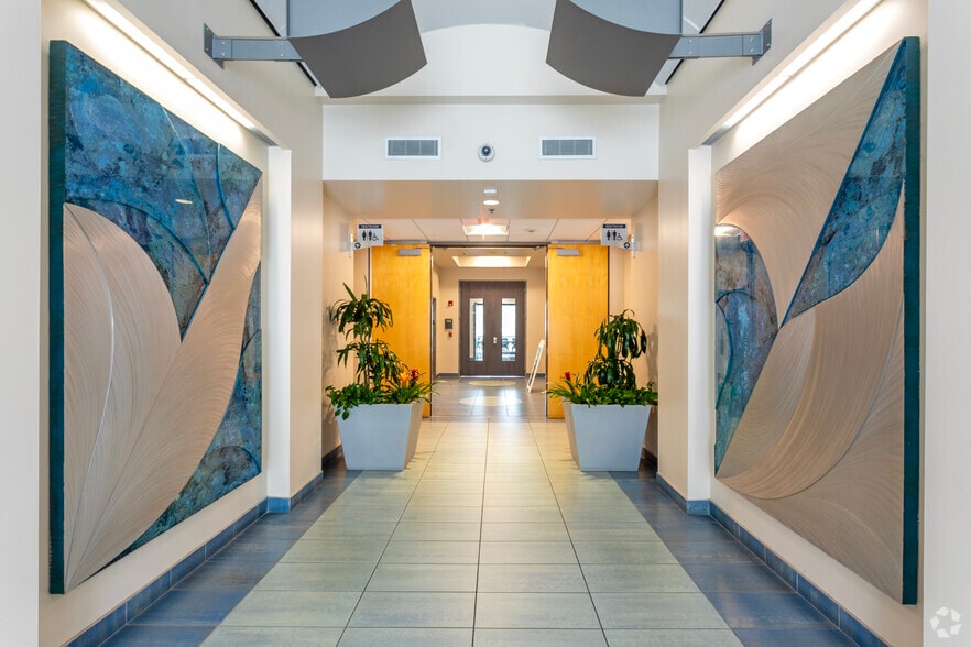 More Photos Of 265 E River Park Cir, Fresno Office For Lease